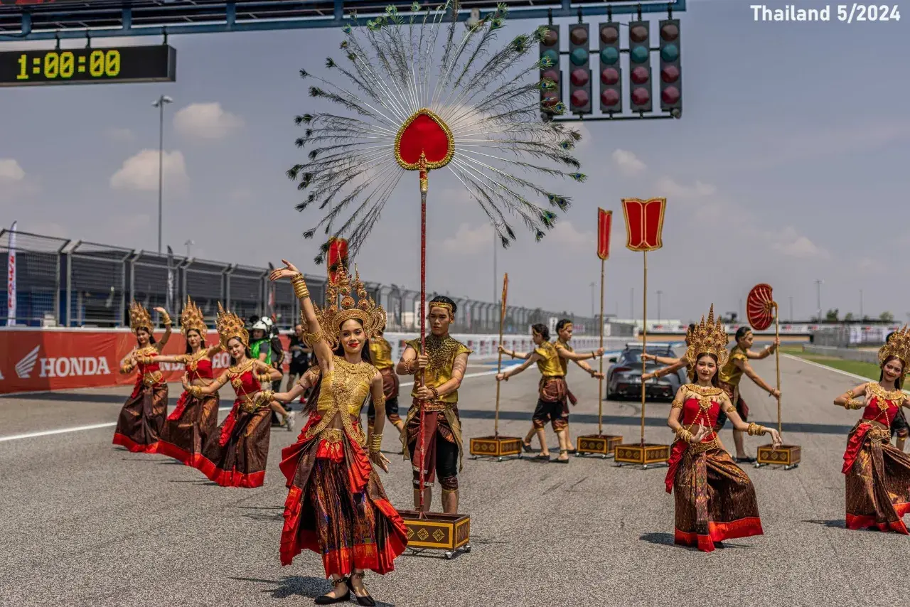 Thai Apsara Dance at GT World Challenge Asia 2024 🇹🇭