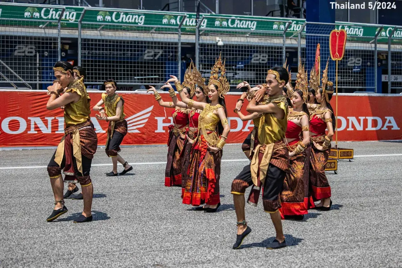 Thai Apsara Dance at GT World Challenge Asia 2024 🇹🇭