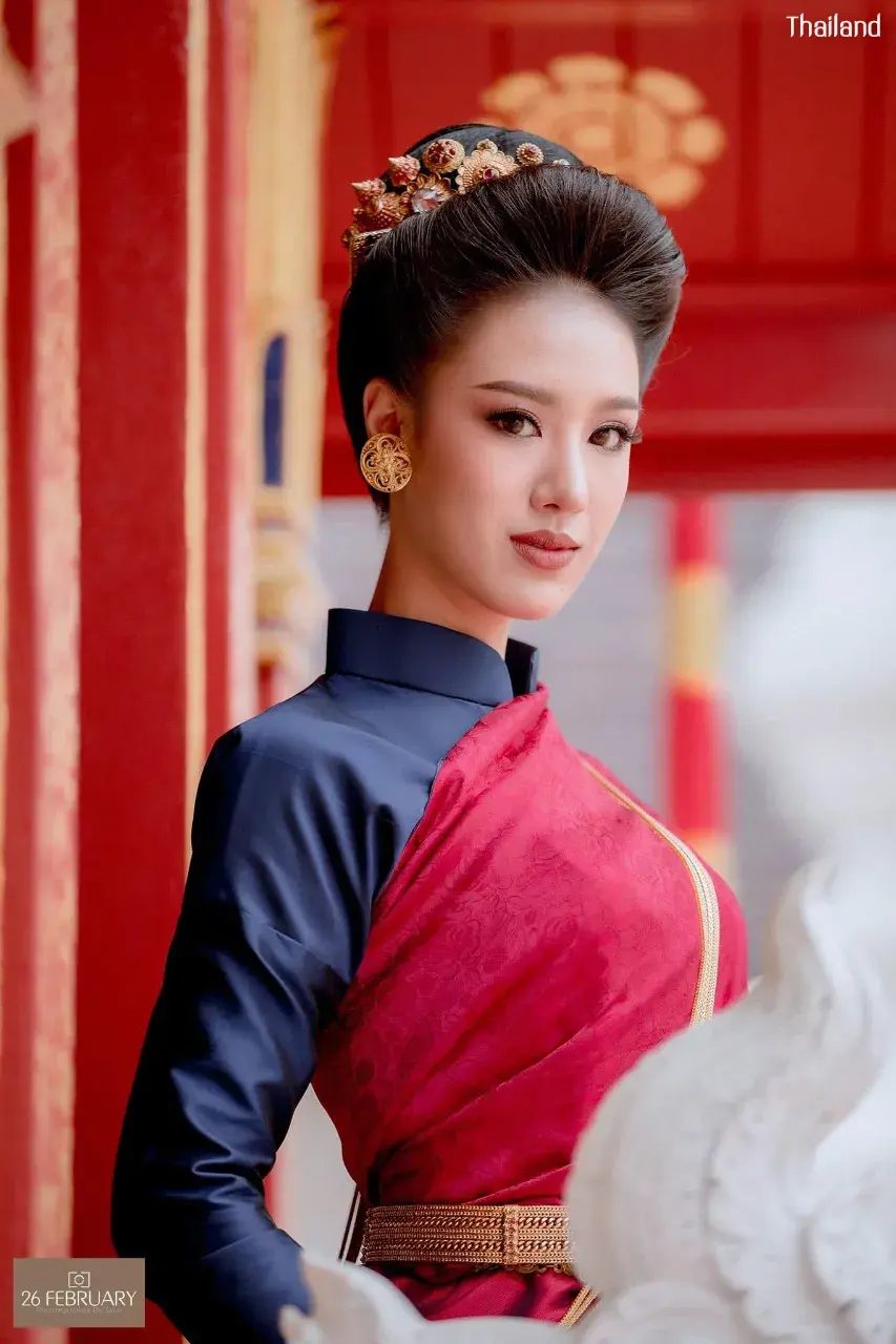 Lady in Lanna Traditional Dress 🇹🇭