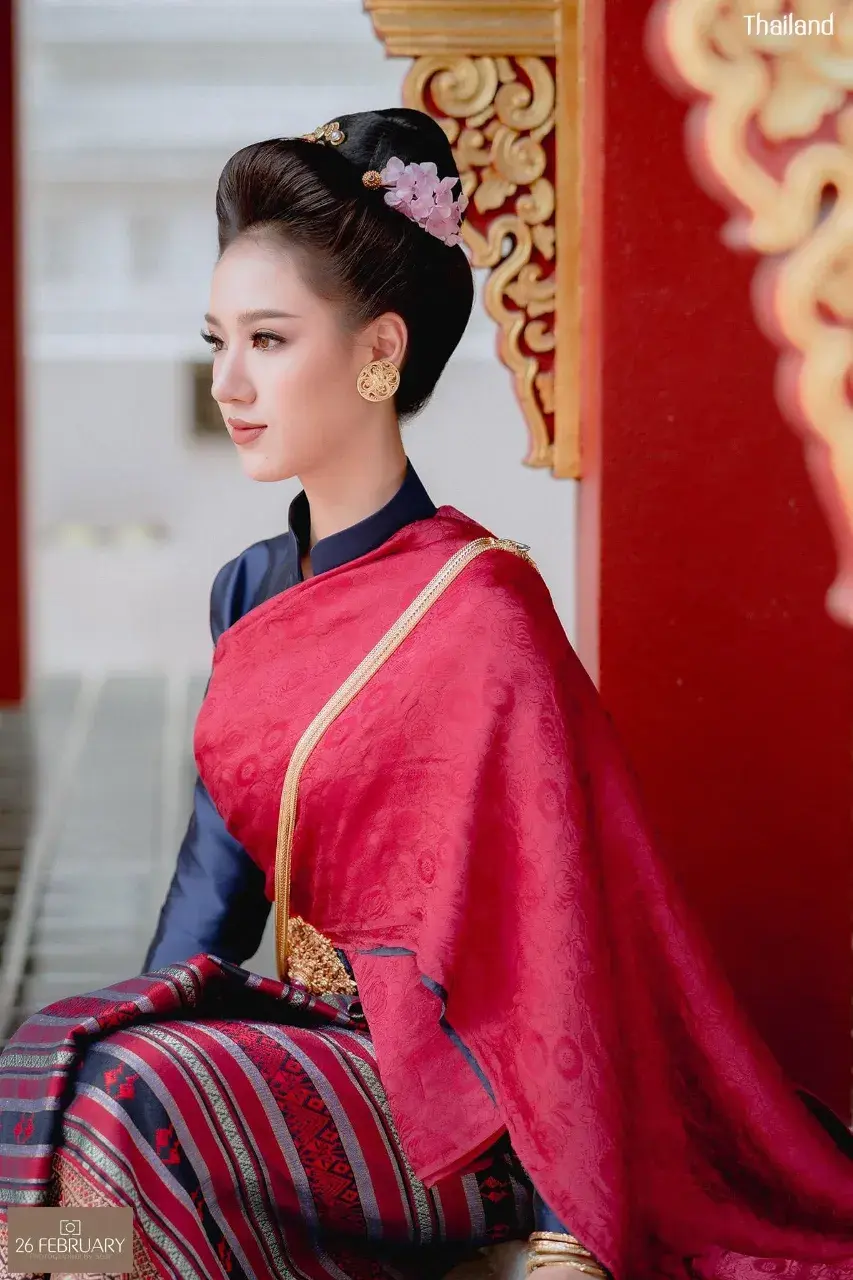 Lady in Lanna Traditional Dress 🇹🇭