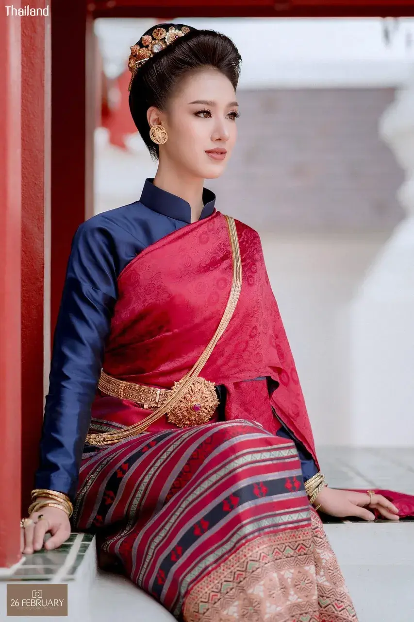 Lady in Lanna Traditional Dress 🇹🇭