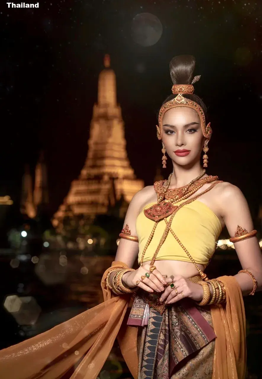 Anna Sueangam-iam Celebrates Loy Krathong 🇹🇭