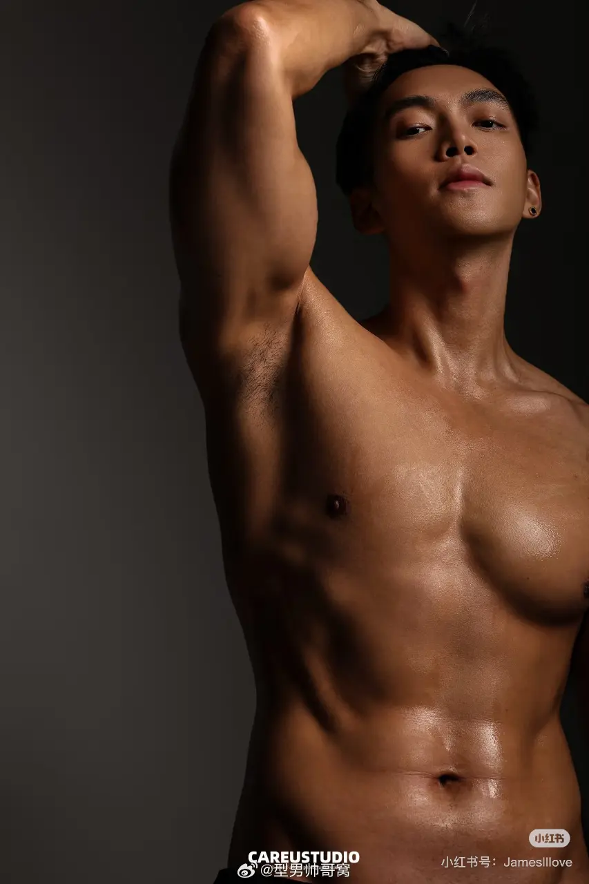 Model & Video Creator : 叶子涵Zion