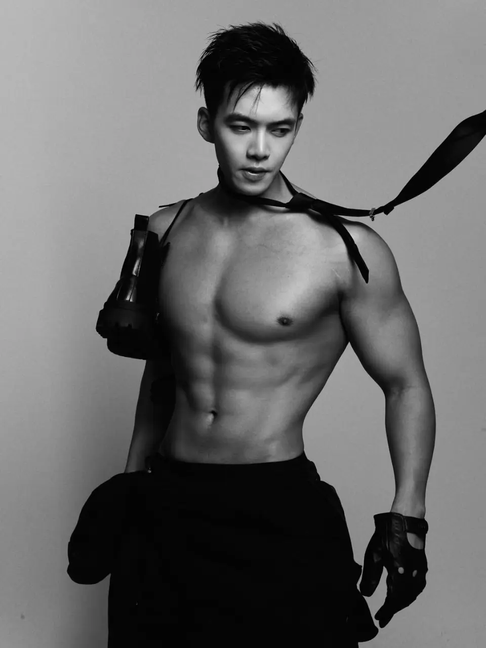 Model & Video Creator : 叶子涵Zion