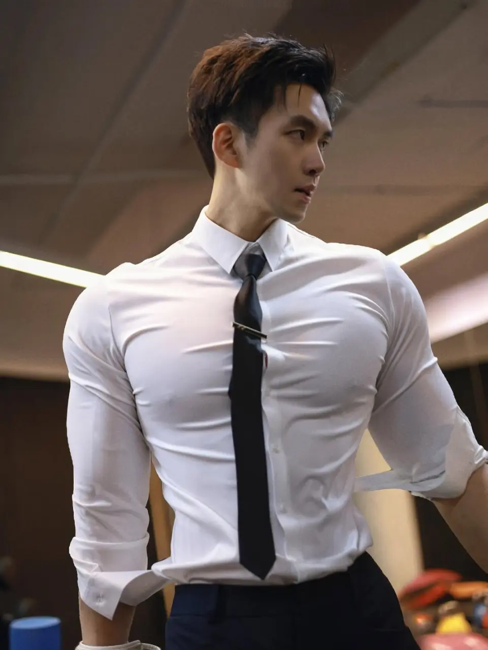 Model & Video Creator : 叶子涵Zion