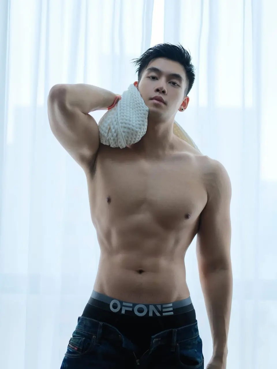 Model & Video Creator : 叶子涵Zion