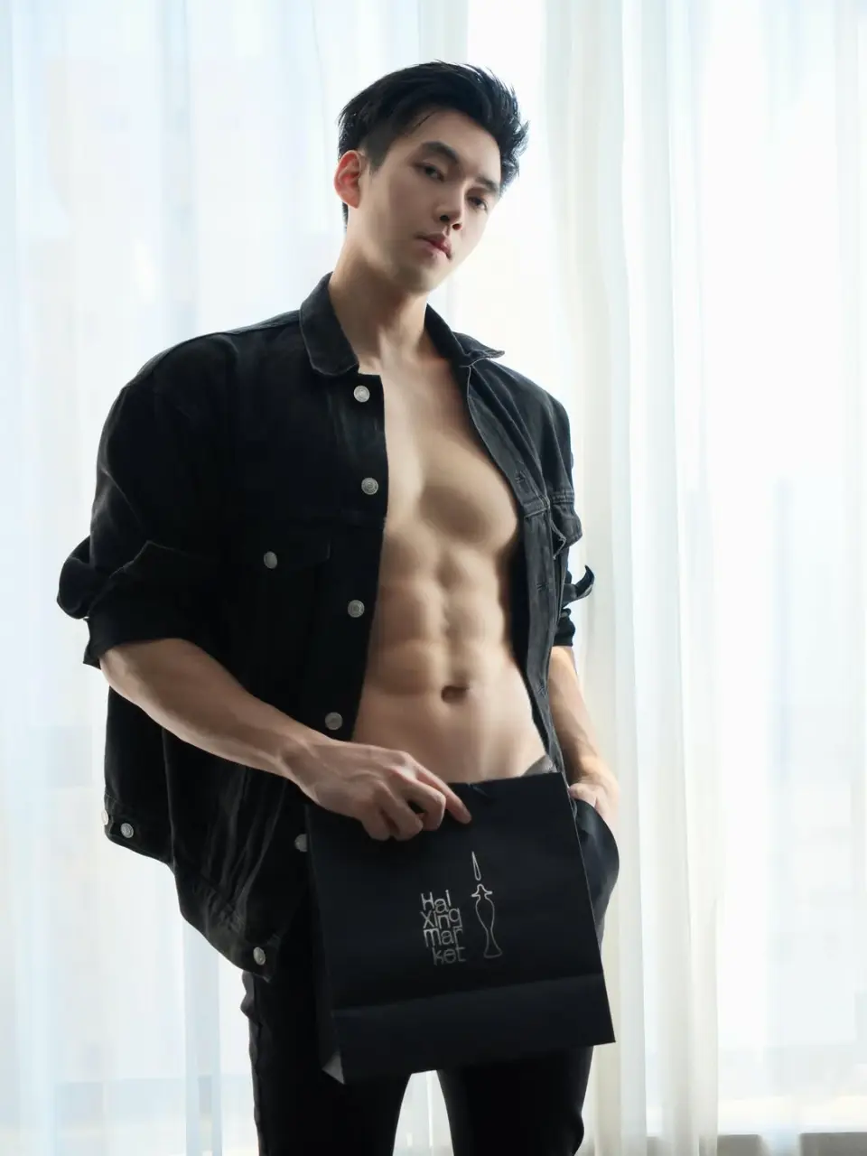 Model & Video Creator : 叶子涵Zion
