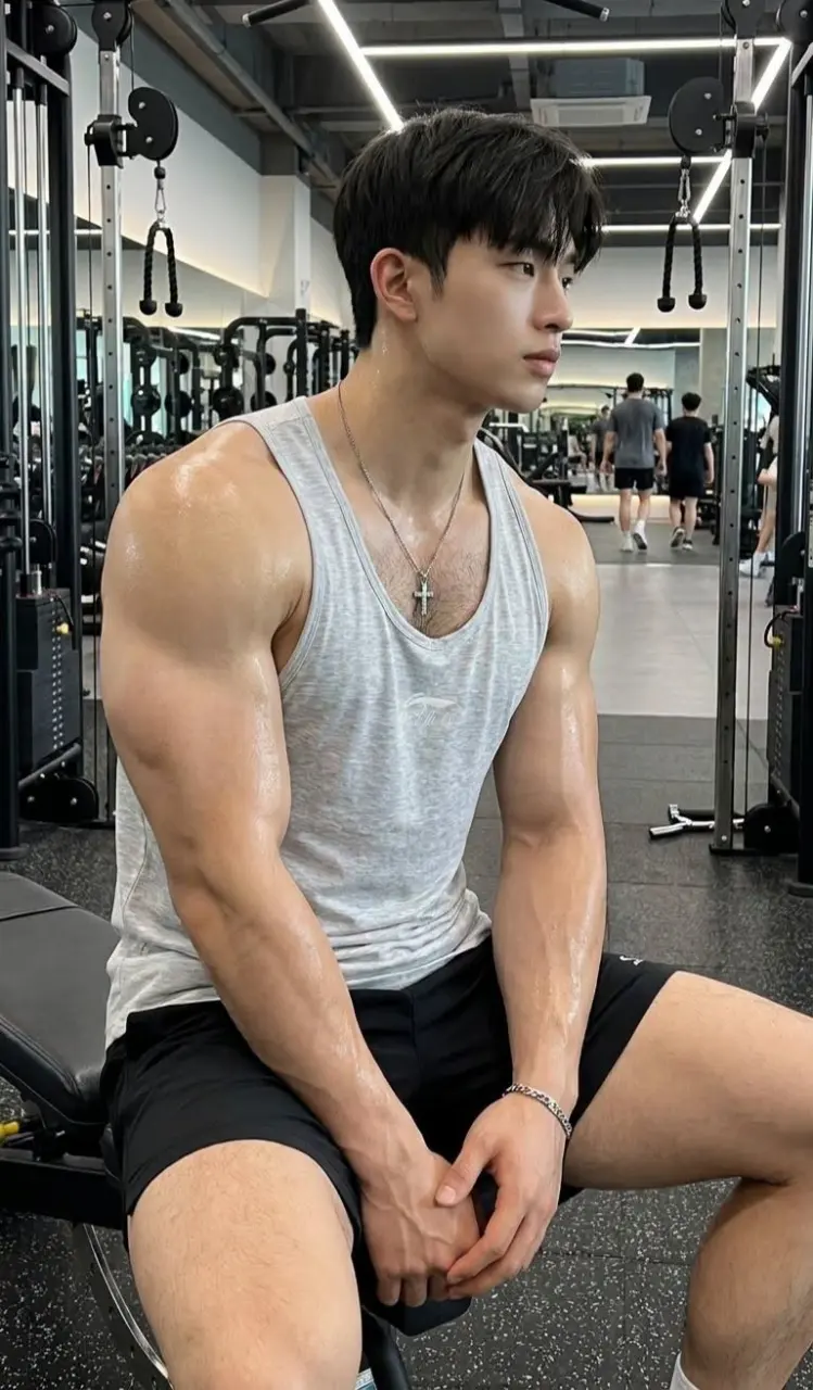 Model : Lucas Kim