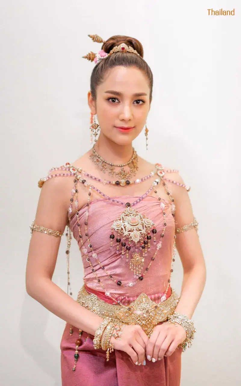 Thai Lady in Traditional Attire 🇹🇭