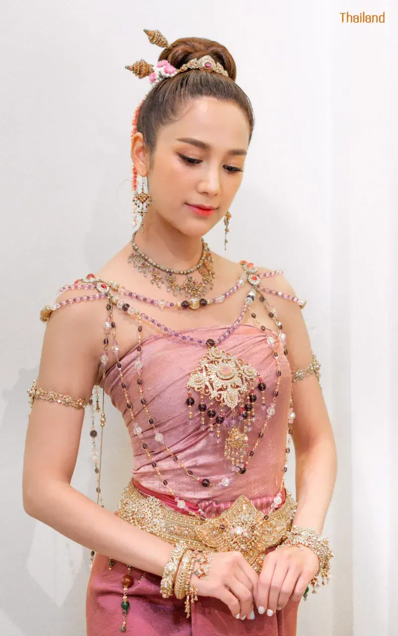 Thai Lady in Traditional Attire 🇹🇭