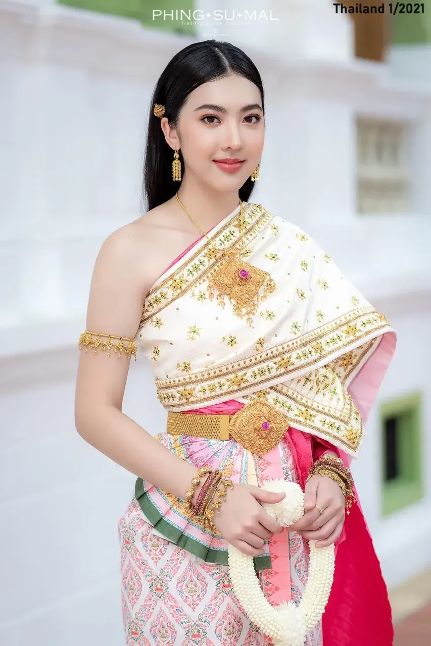 Pretty Model in Ancient Thai Dress 🇹🇭