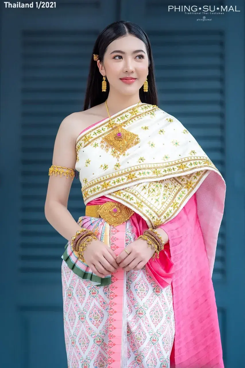 Pretty Model in Ancient Thai Dress 🇹🇭