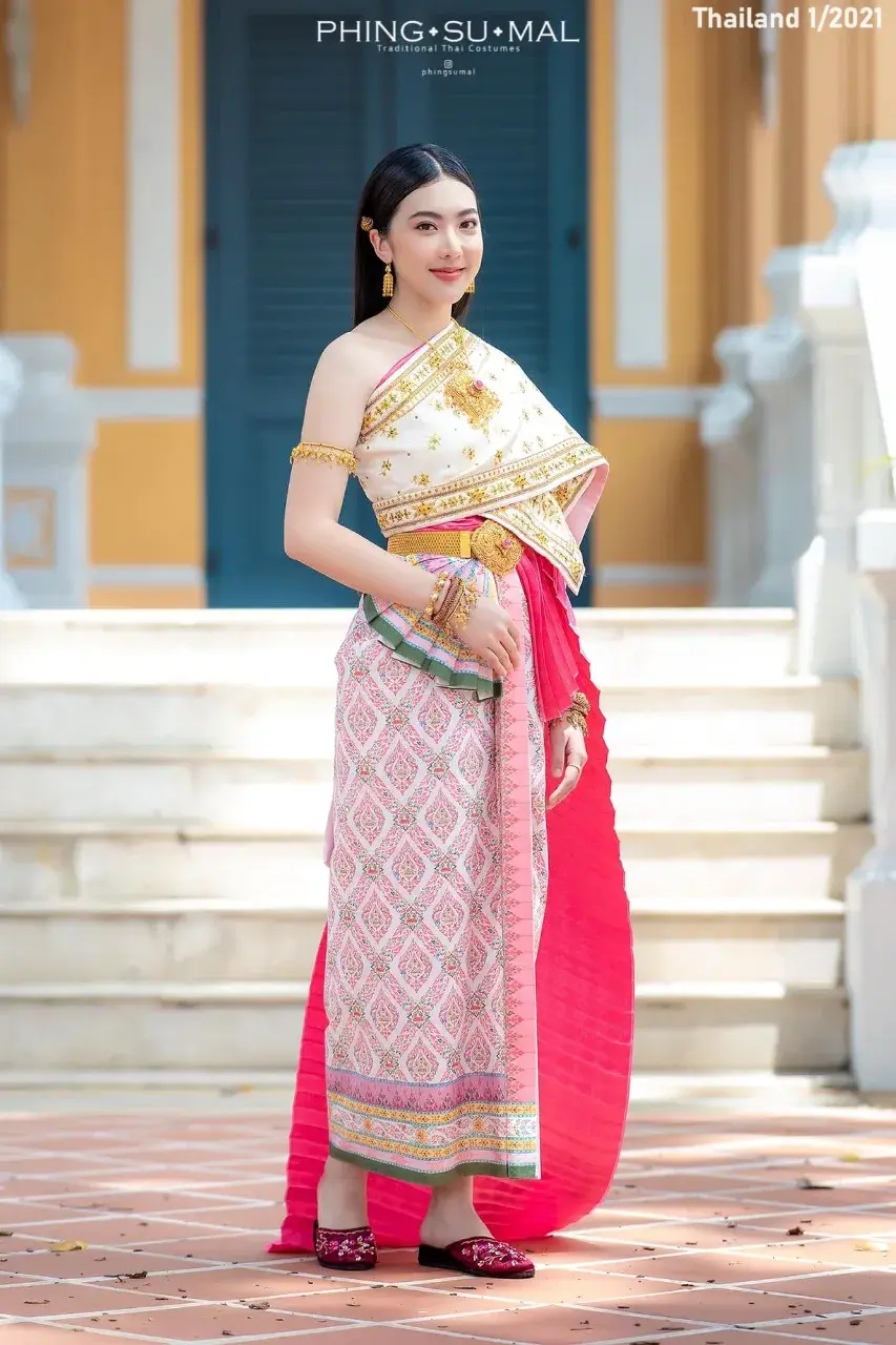 Pretty Model in Ancient Thai Dress 🇹🇭