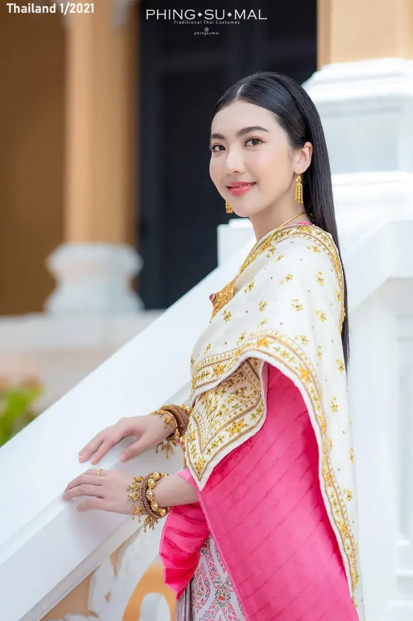 Pretty Model in Ancient Thai Dress 🇹🇭