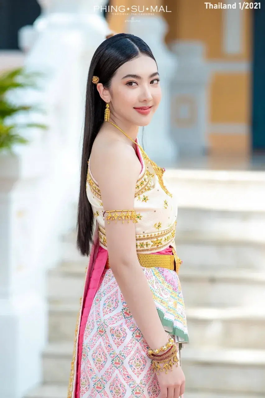 Pretty Model in Ancient Thai Dress 🇹🇭