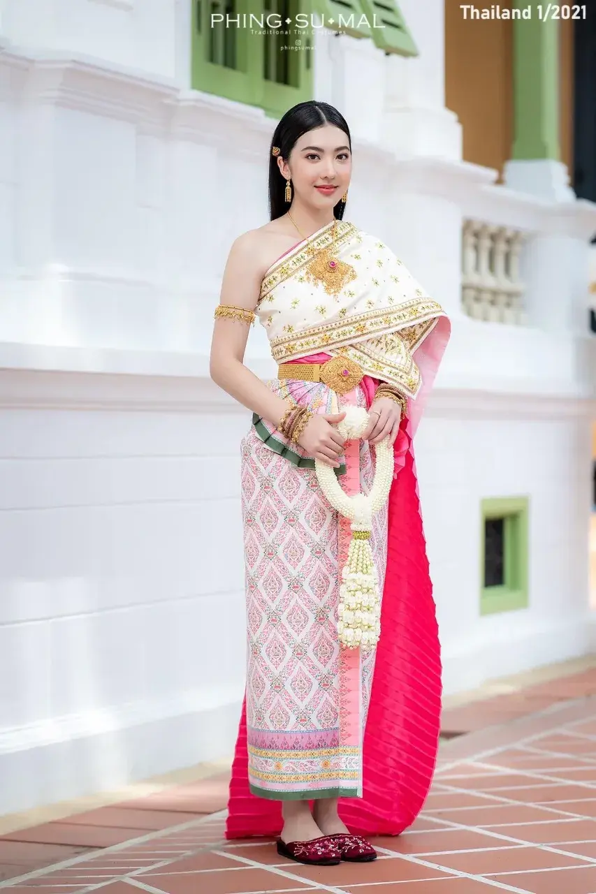 Pretty Model in Ancient Thai Dress 🇹🇭