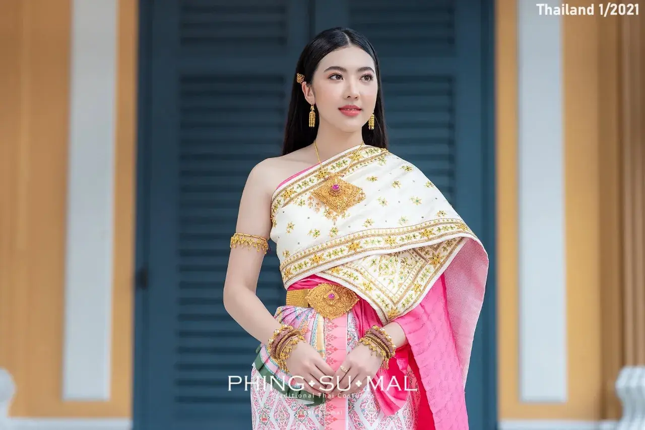 Pretty Model in Ancient Thai Dress 🇹🇭