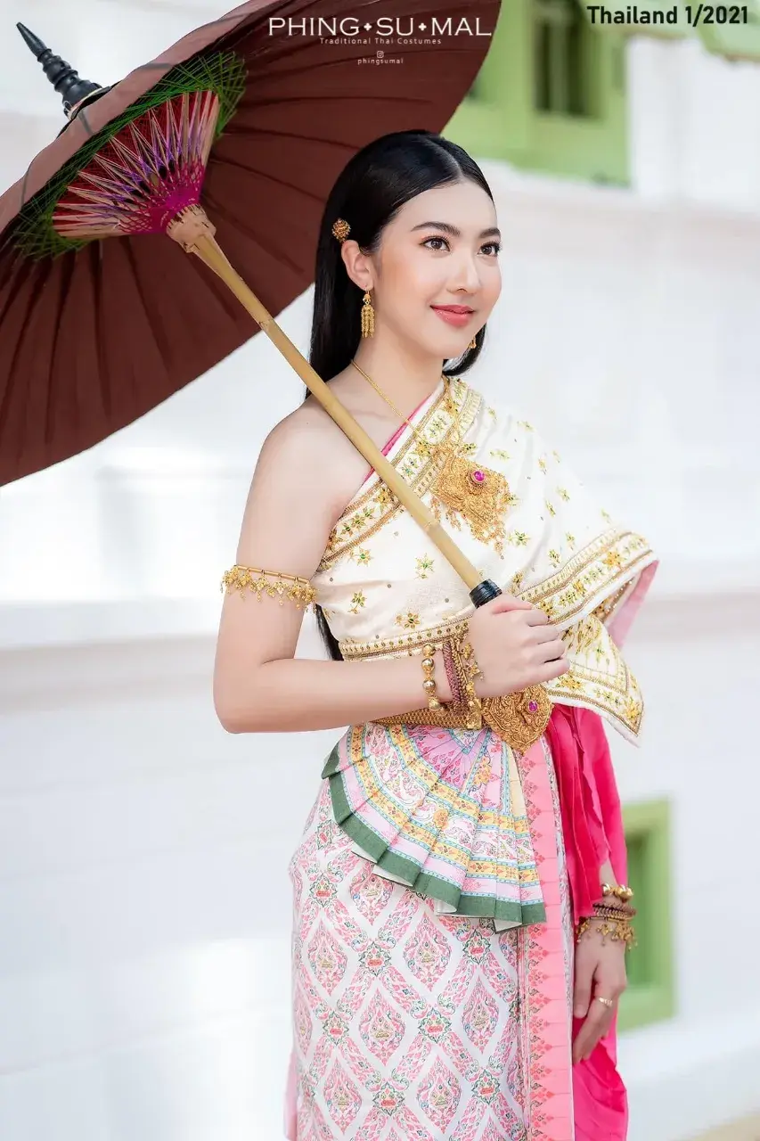 Pretty Model in Ancient Thai Dress 🇹🇭