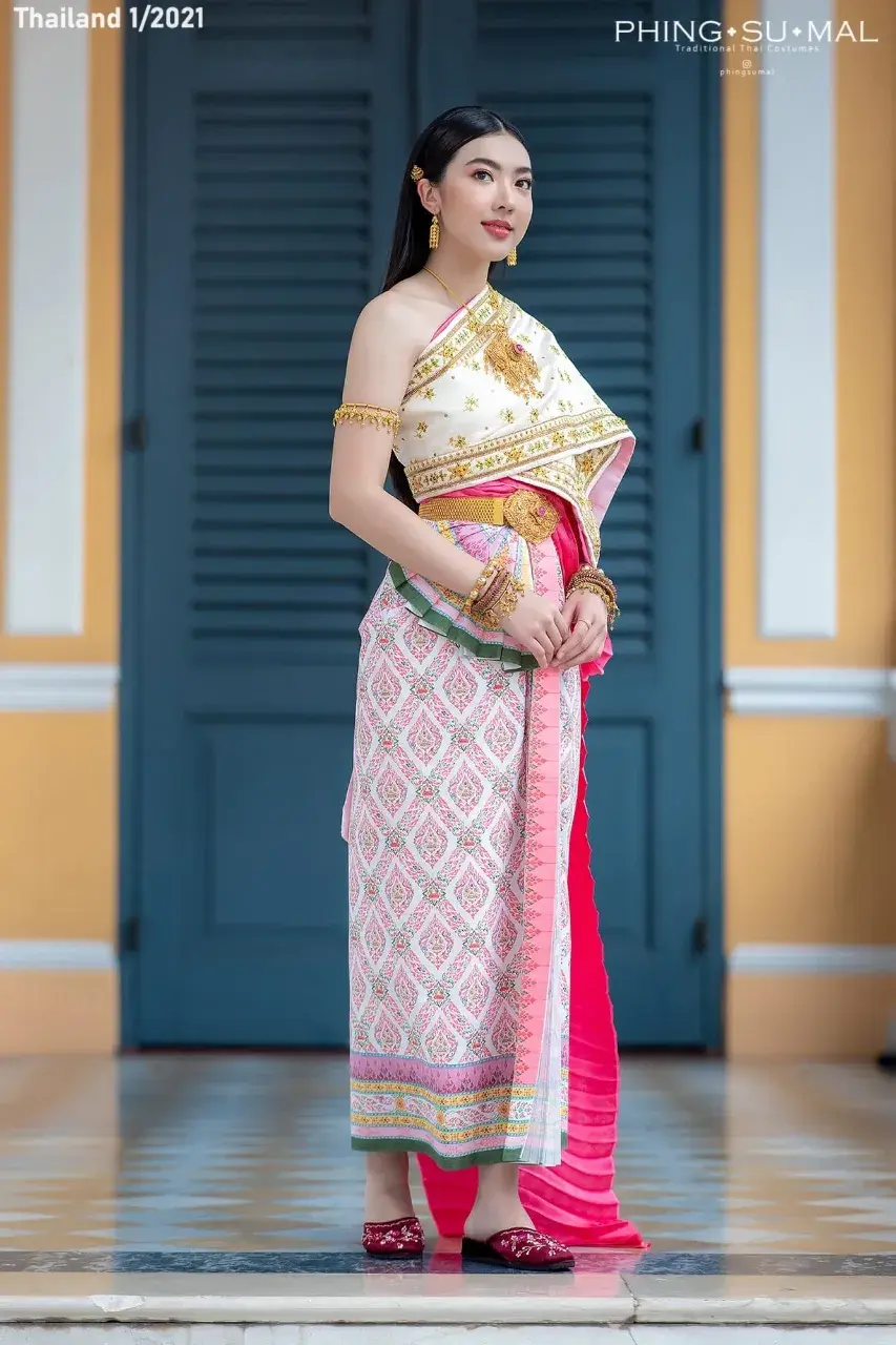 Pretty Model in Ancient Thai Dress 🇹🇭