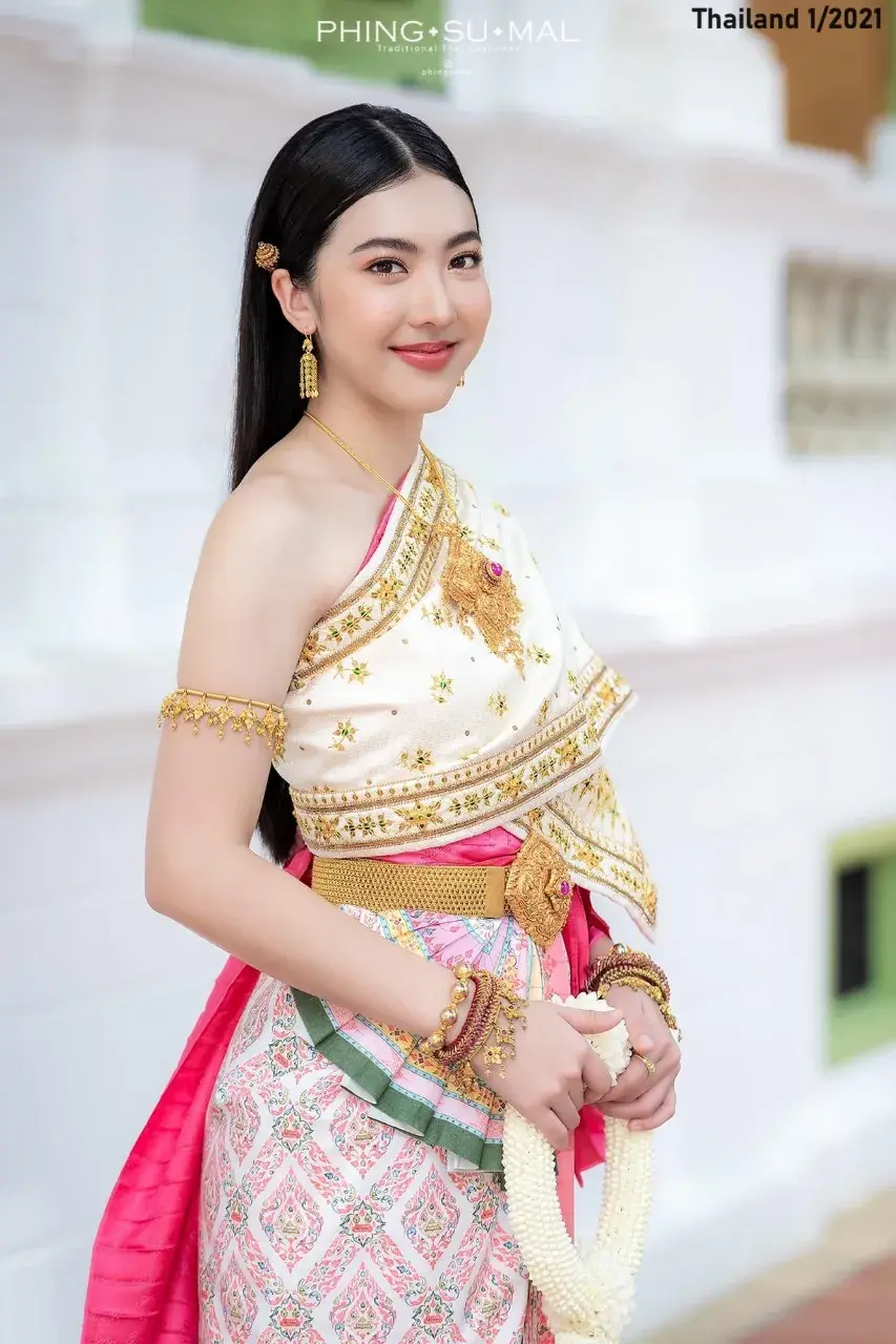 Pretty Model in Ancient Thai Dress 🇹🇭