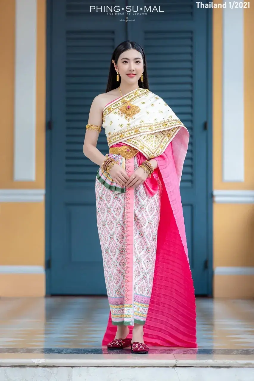 Pretty Model in Ancient Thai Dress 🇹🇭