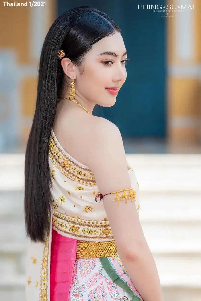 Pretty Model in Ancient Thai Dress 🇹🇭