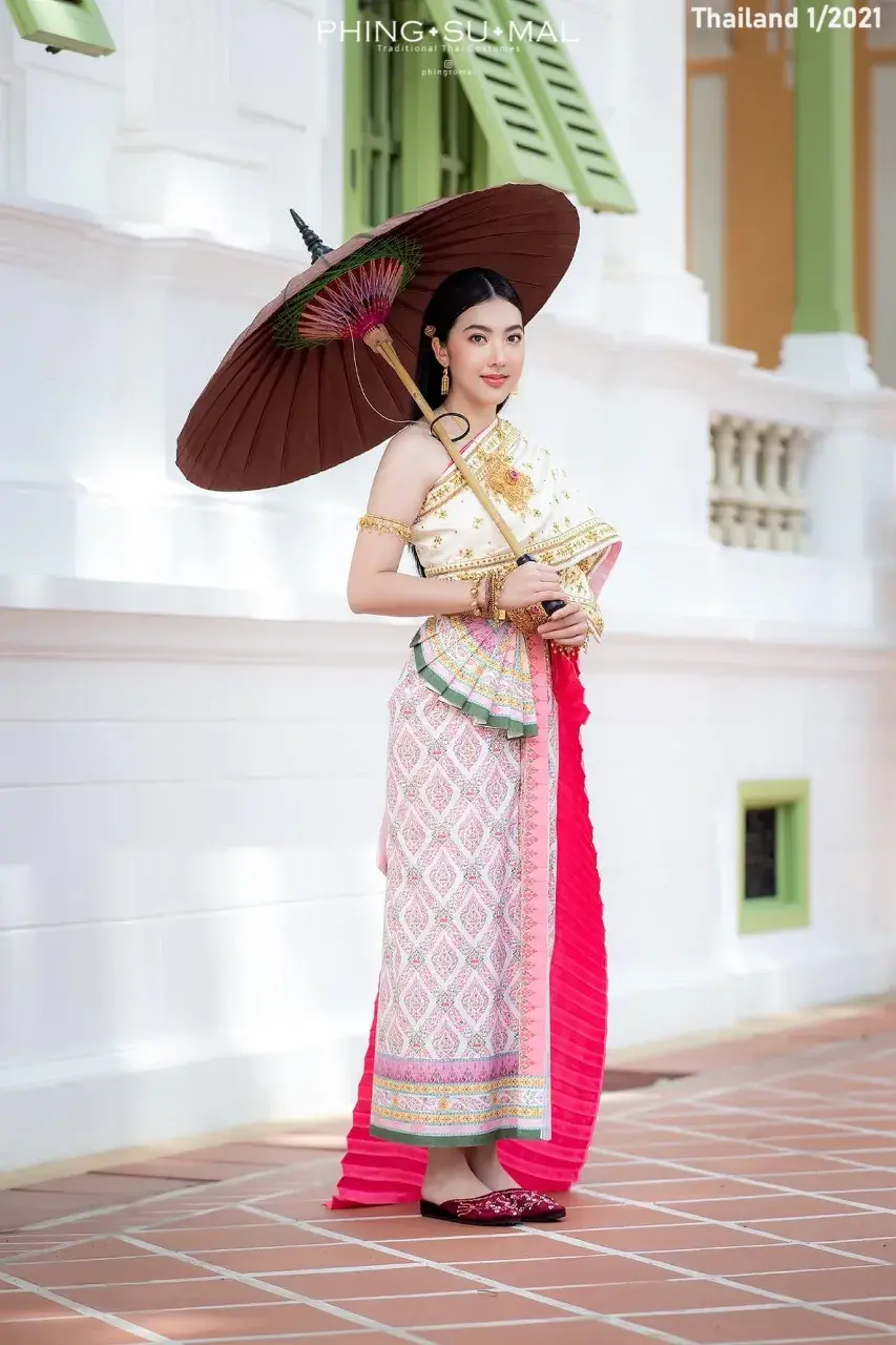 Pretty Model in Ancient Thai Dress 🇹🇭