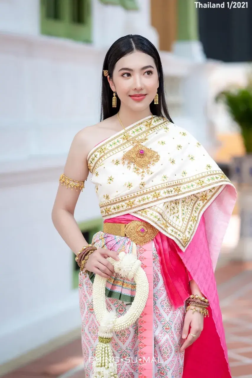 Pretty Model in Ancient Thai Dress 🇹🇭