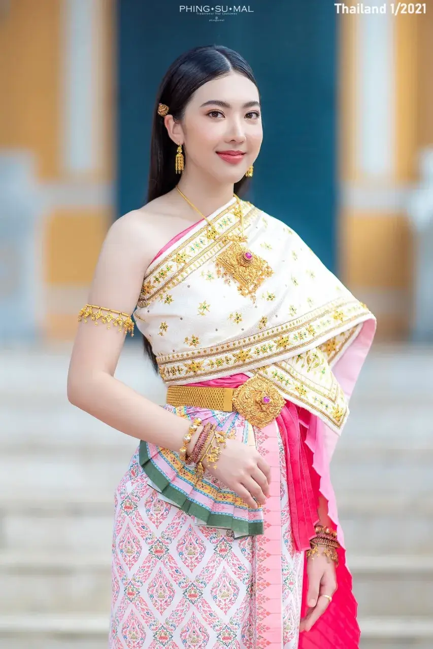 Pretty Model in Ancient Thai Dress 🇹🇭
