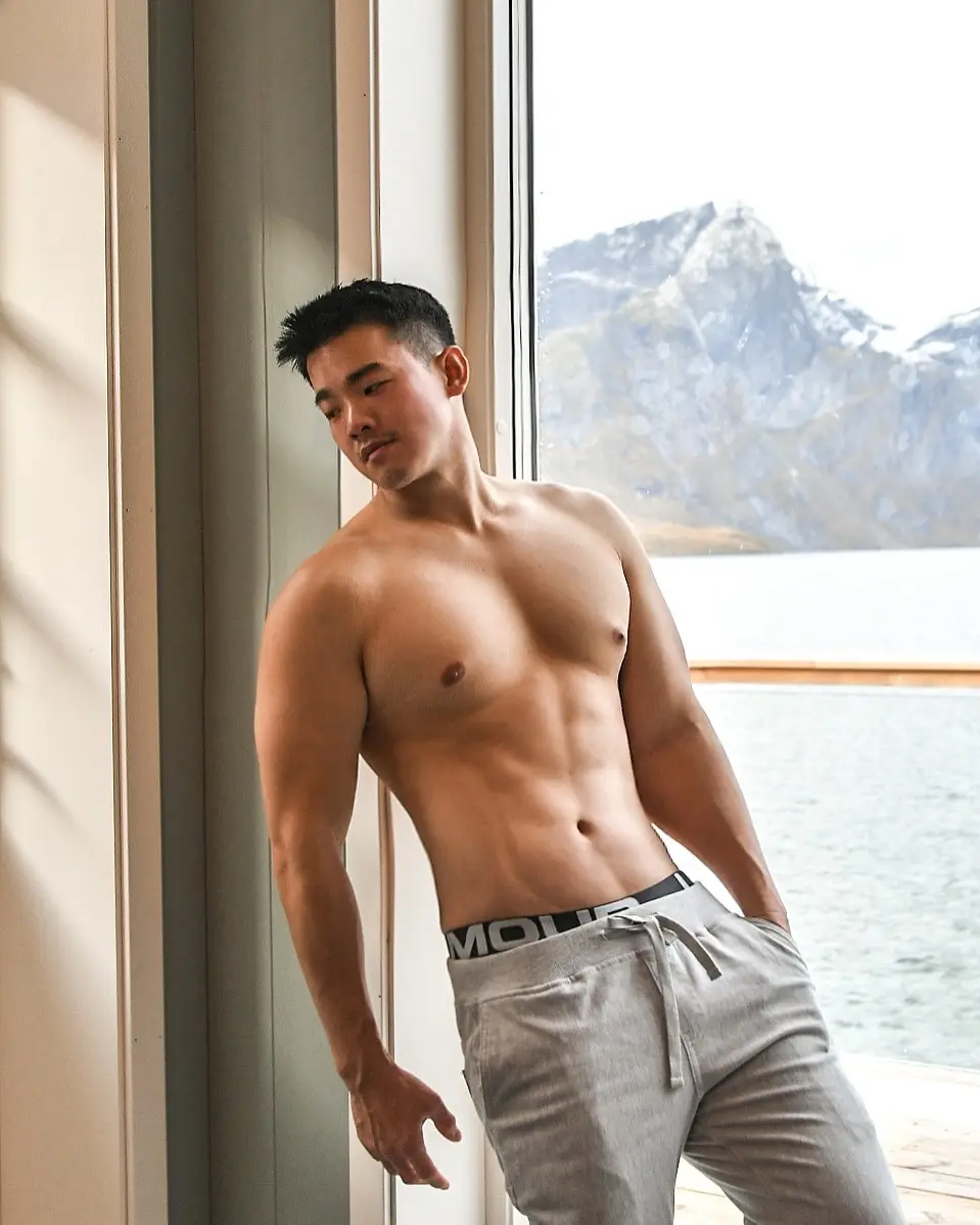 Influencer : SORAWICH W