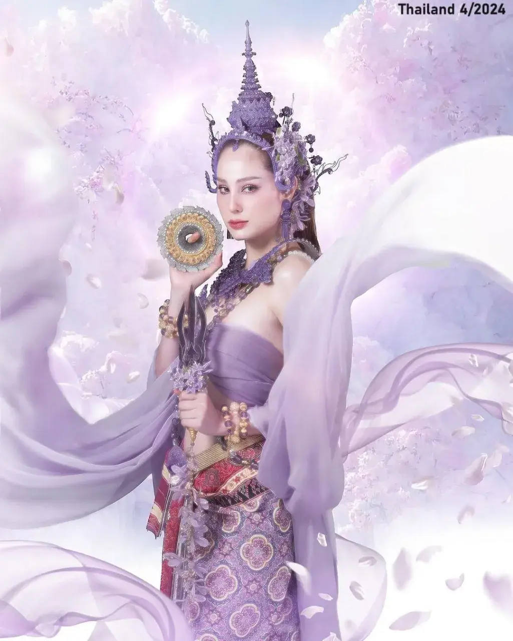 Kwan Usamanee as Mahothorn Devi 🇹🇭