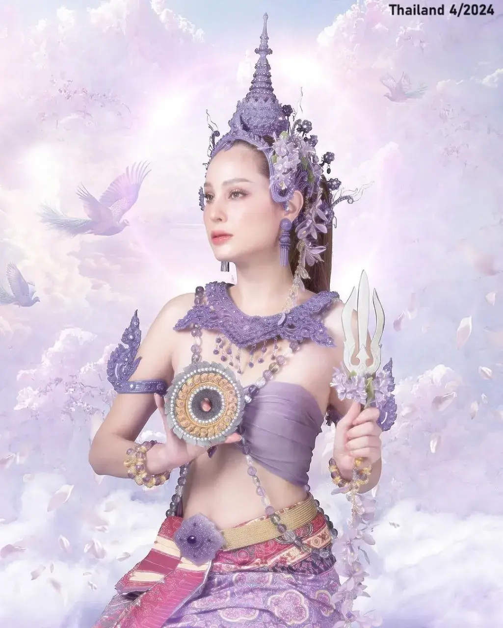 Kwan Usamanee as Mahothorn Devi 🇹🇭