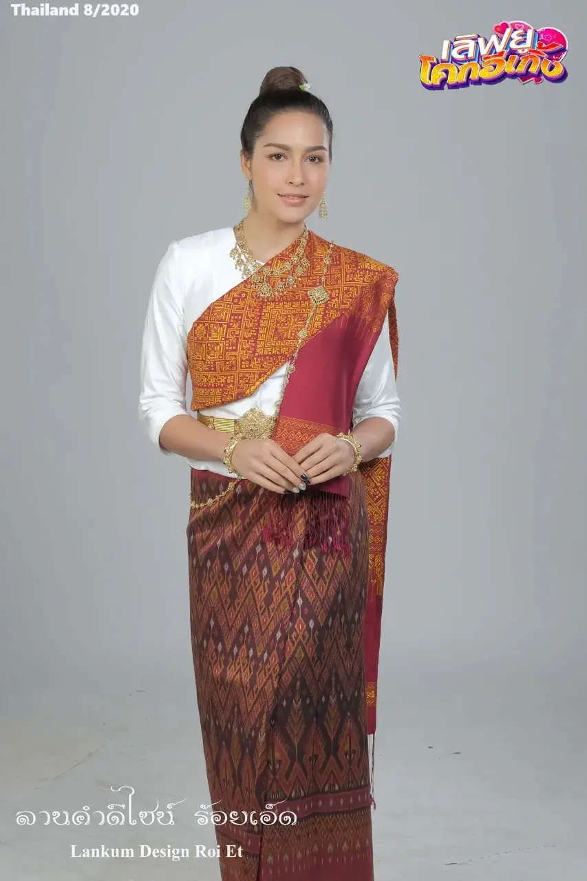 Weir and Staphany in Isan Thai Traditional Outfits 🇹🇭