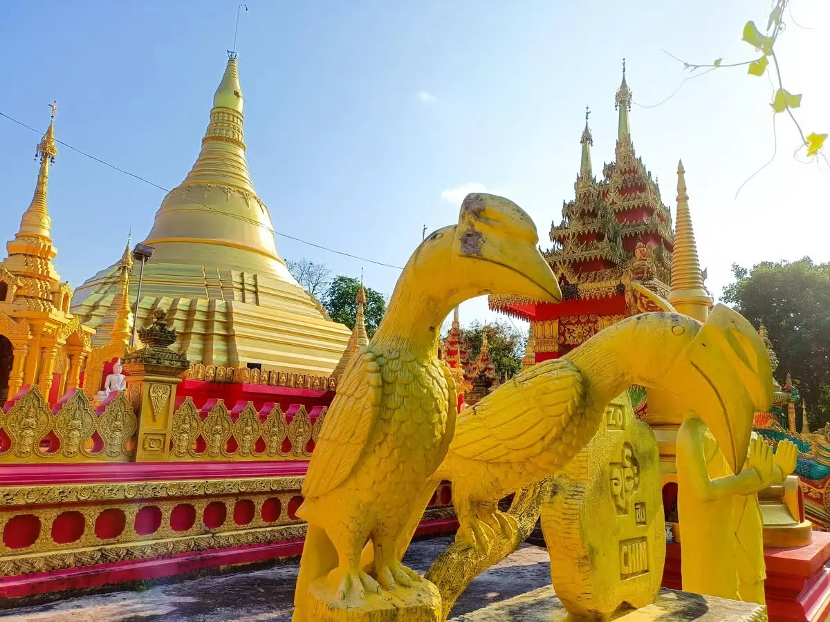Replica of Myanmar's Shwedagon Pagoda in Thailand 🇲🇲🇹🇭