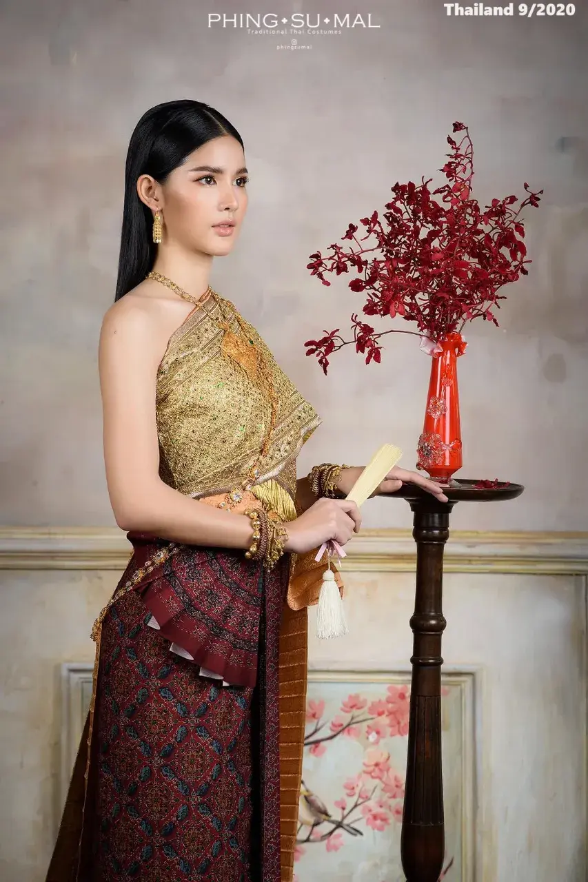 Garn Nuttacha in Ancient-Style Thai Attire 🇹🇭