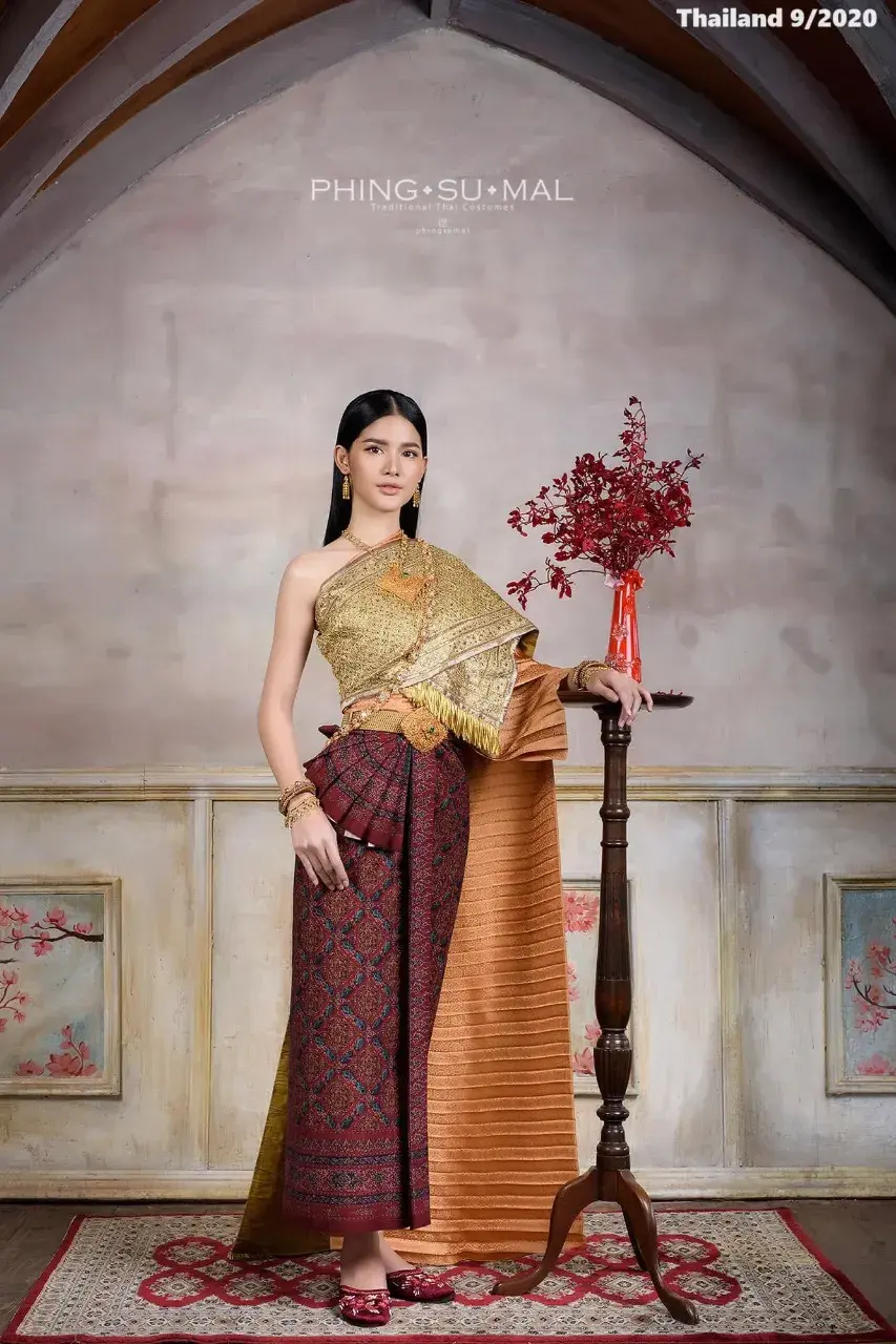 Garn Nuttacha in Ancient-Style Thai Attire 🇹🇭