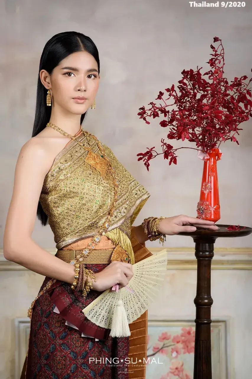 Garn Nuttacha in Ancient-Style Thai Attire 🇹🇭