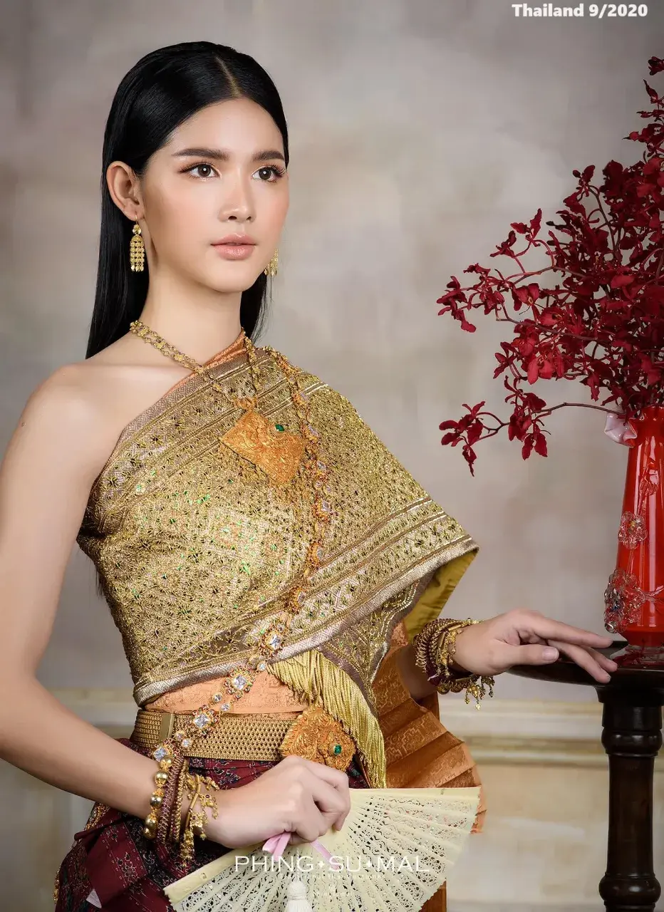 Garn Nuttacha in Ancient-Style Thai Attire 🇹🇭