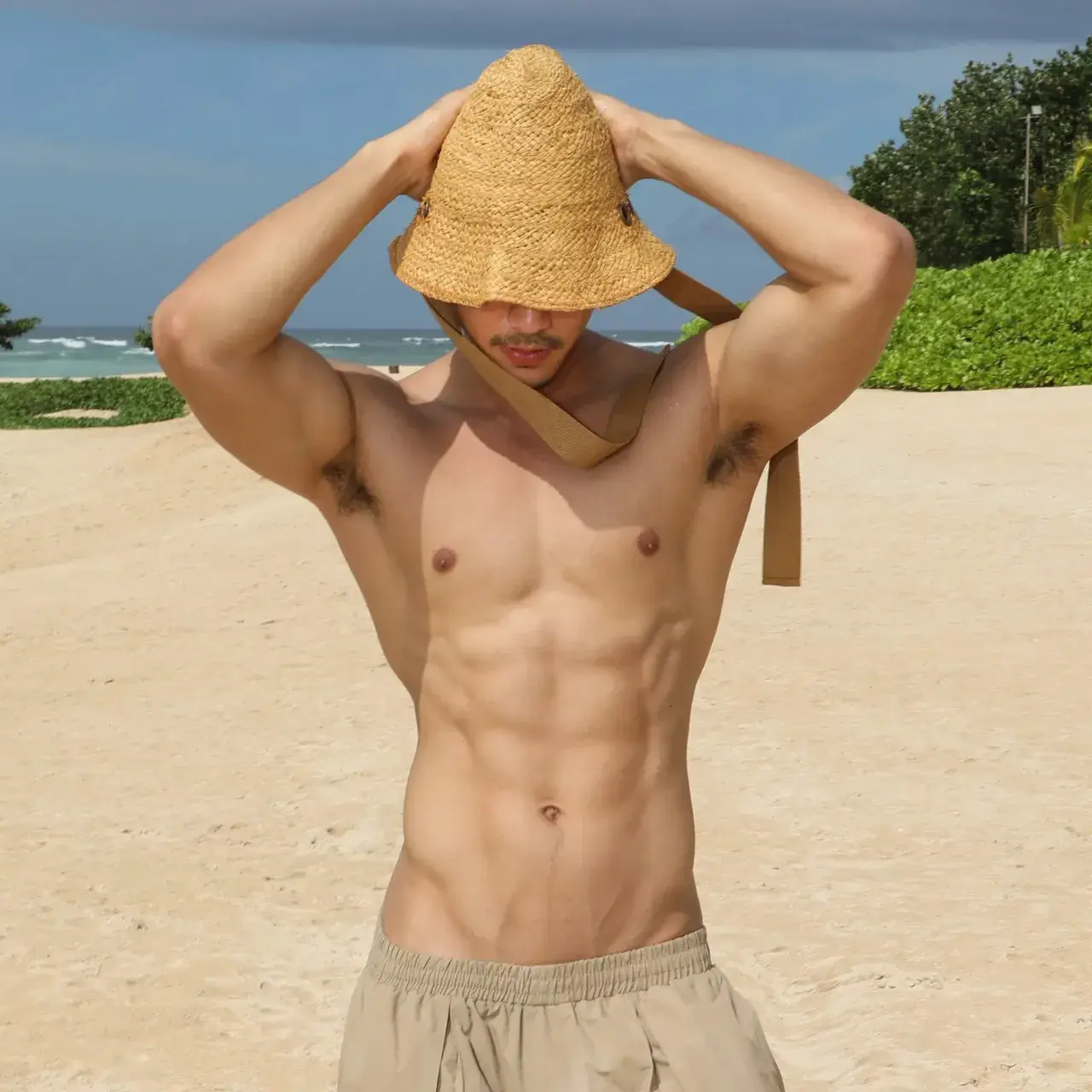 พระเอกหนุ่มหล่อหุ่นดี