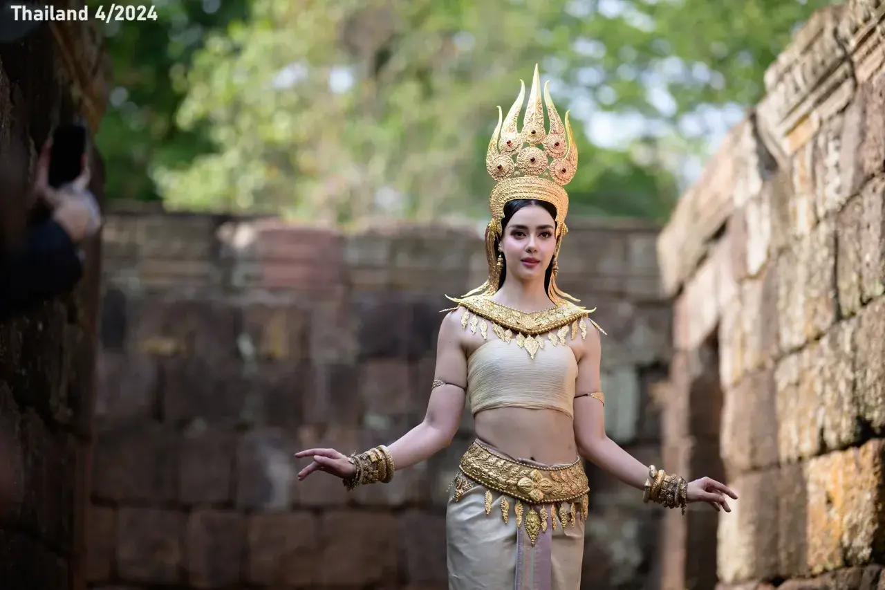 Amanda Obdam in Apsara Thai National Dress 🇹🇭
