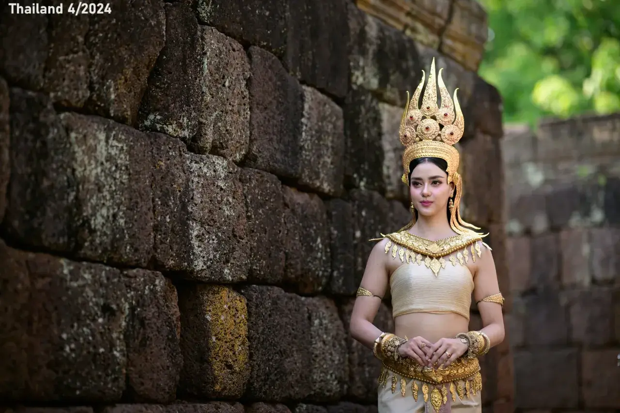 Amanda Obdam in Apsara Thai National Dress 🇹🇭