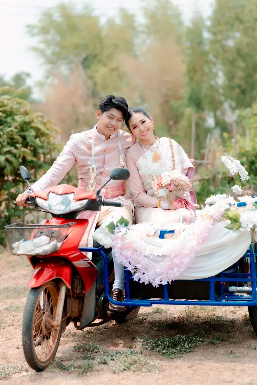 THAILAND 🇹🇭 | I-San Wedding Dress: ชุดแต่งงานอีสาน