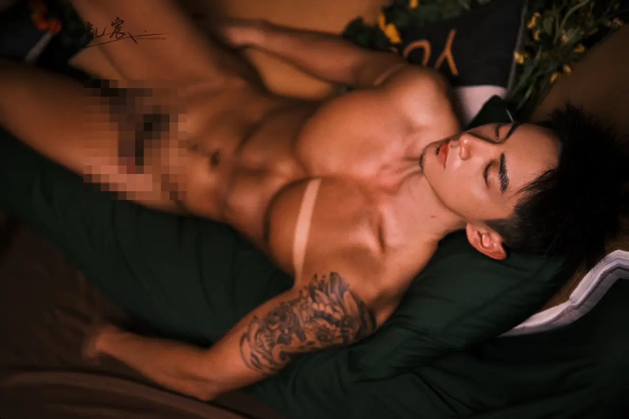 Sexy Shots of 狼叔Saiki