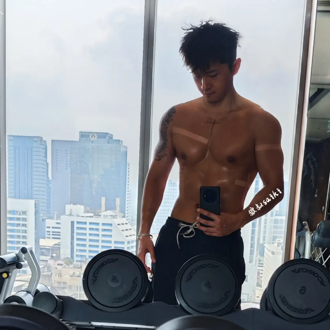 Sexy Shots of 狼叔Saiki
