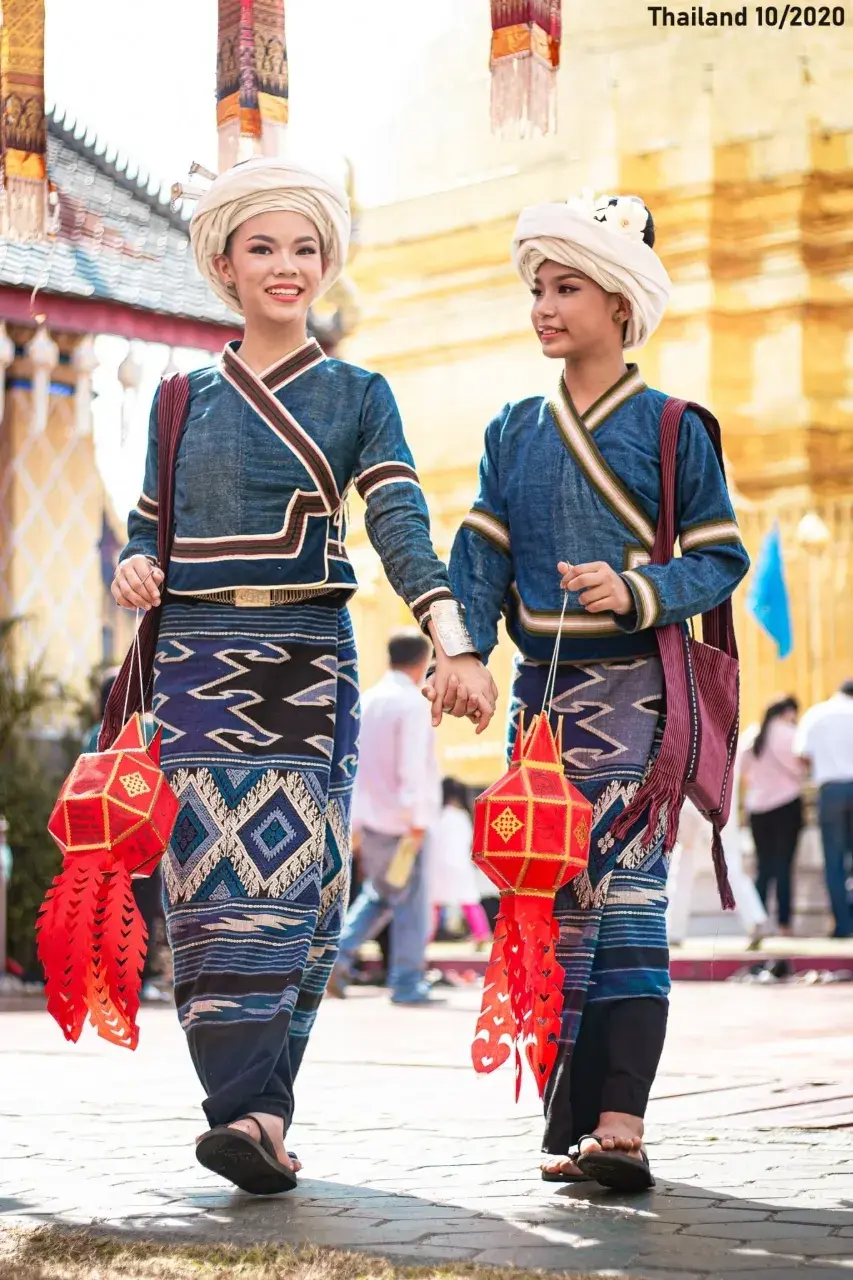 Girls in Tue Lue Traditional Dresses 🇹🇭