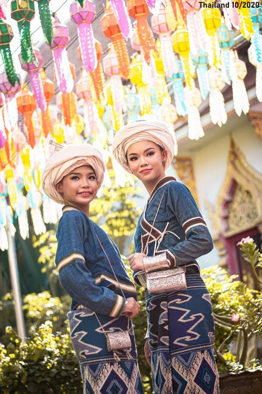 Girls in Tue Lue Traditional Dresses 🇹🇭