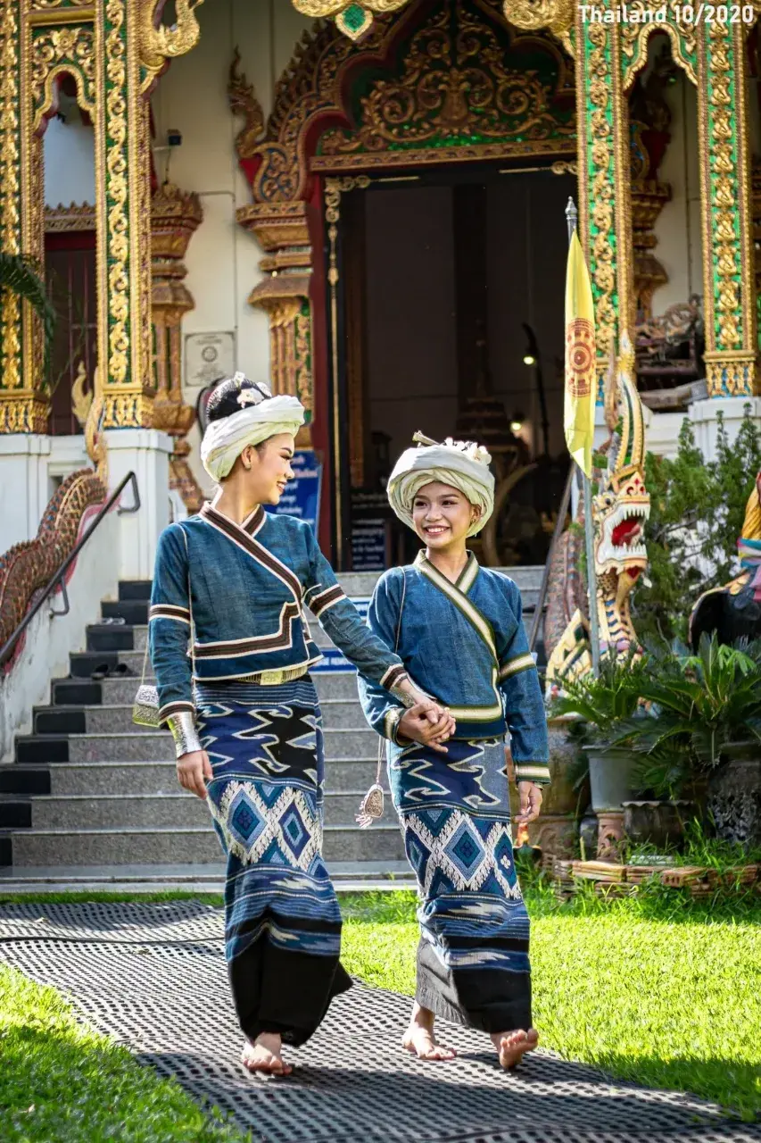 Girls in Tue Lue Traditional Dresses 🇹🇭