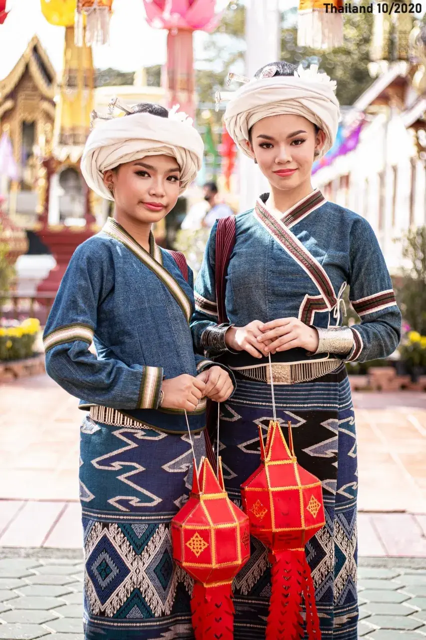 Girls in Tue Lue Traditional Dresses 🇹🇭