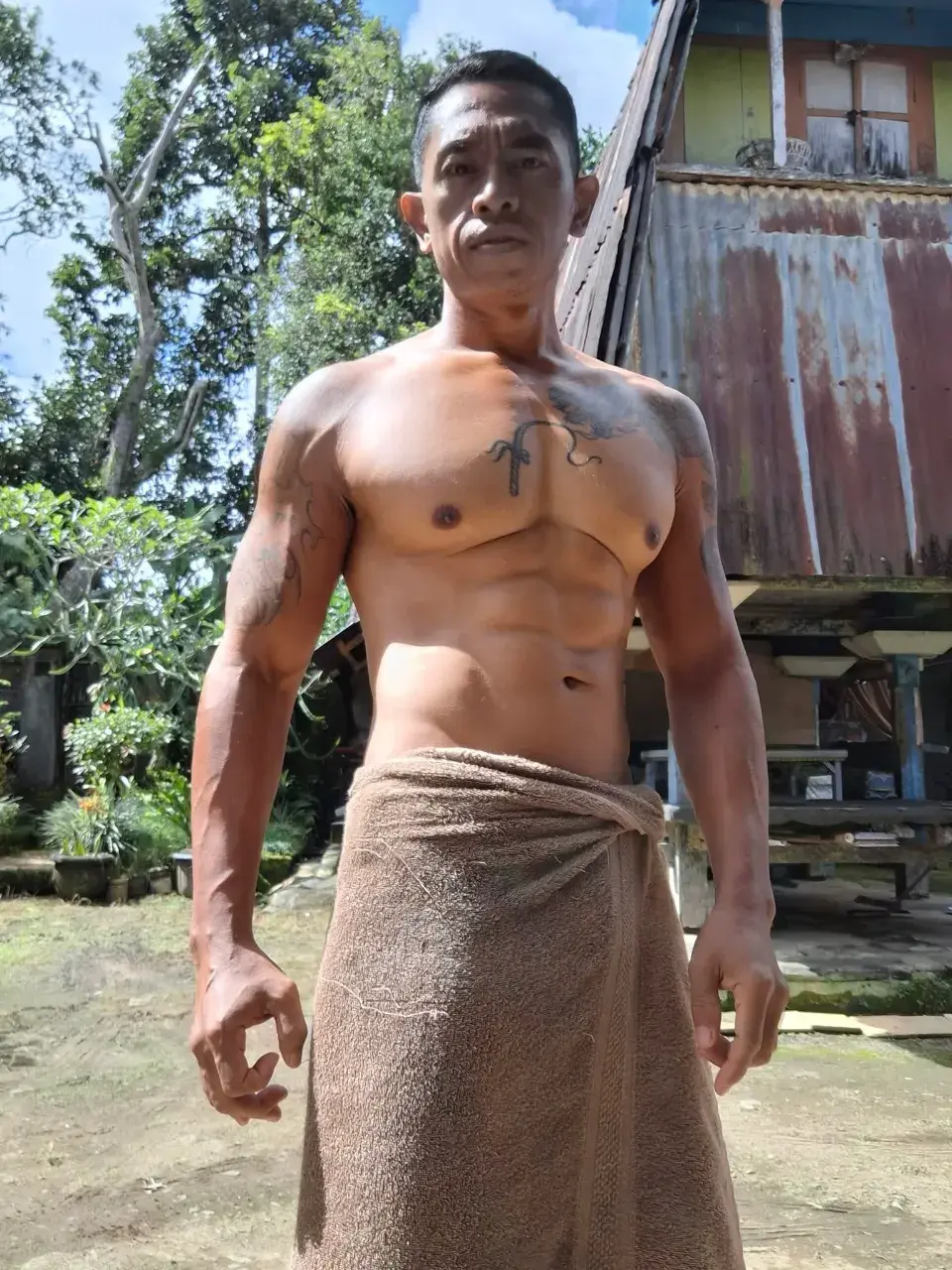 เสียวๆกับหุ่นหนุ่มต่างเเดน