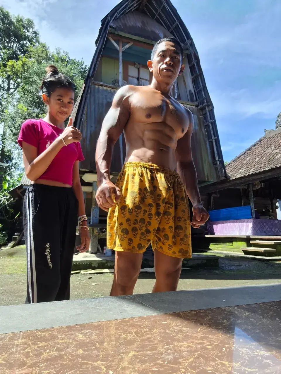 เสียวๆกับหุ่นหนุ่มต่างเเดน